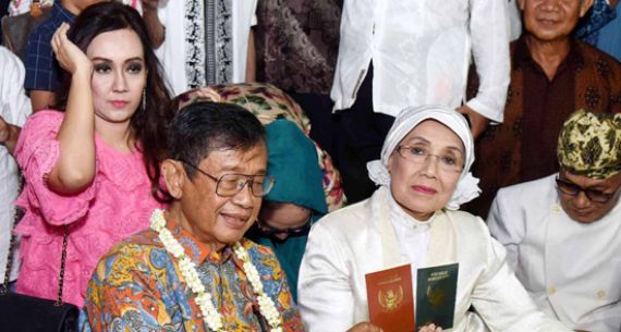 Nani Widjaja dan Ajip Rosidi Akhirnya Resmi Menikah - JPNN.com