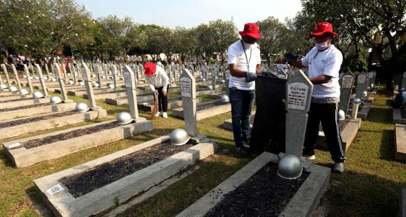 Sambut Hari Pahlawan, Kemensos Bersih-Bersih TMP Kalibata - JPNN.com