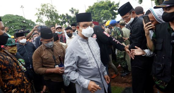 Gubernur dan Wagub DKI Jakarta Hadiri Pemakaman Haji Lulung - JPNN.com