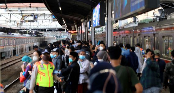 Pembatasan Pengunjung Stasiun dan Penumpang KRL - JPNN.com