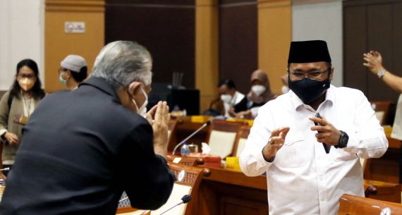 Gaya Menag Yaqut Saat Bahas Penyelenggaraan Ibadah Haji - JPNN.com