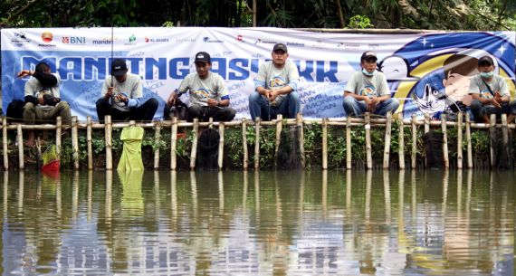 Jurnalis Mancing Indonesia Gelar Panen Raya Budi Daya Ikan dan Santunan Ramadan - JPNN.com