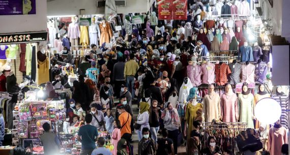 Jelang Lebaran, Pasar Tanah Abang Dipadati Pengunjung - JPNN.com