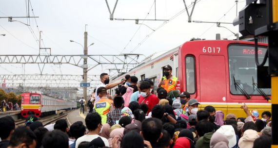 Stasiun Bogor Mengalami Lonjakan Pengguna KRL - JPNN.com