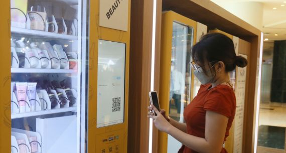 Smart Vending Machine Pertama Jual Kurasi Produk UMKM Terbaik Indonesia - JPNN.com