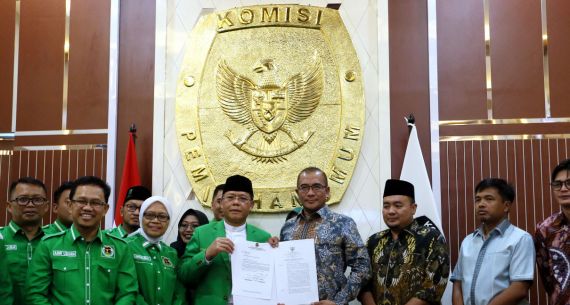 PPP Serahkan SK Baru Kemenkumham kepada KPU - JPNN.com