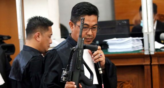 Jaksa Hadirkan Barang Bukti Senjata di Sidang Ferdy Sambo - JPNN.com