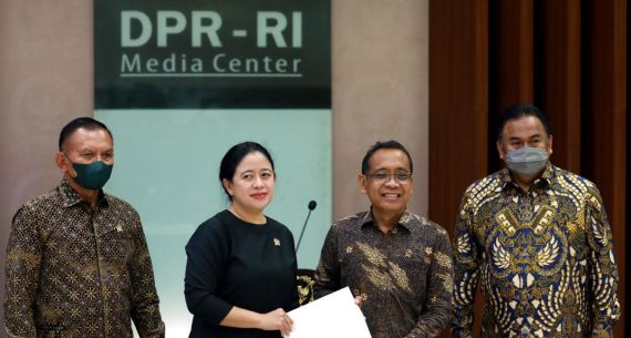 Pemerintah Serahkan Surpres Penunjukan Calon Panglima TNI Kepada DPR - JPNN.com
