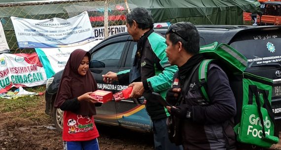 Grab Serahkan Bantuan Lebih dari Rp 2 Miliar buat Korban Gempa Cianjur - JPNN.com