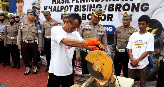 Polresta Bogor Kota Memusnahkan 563 Knalpot Bising - JPNN.com