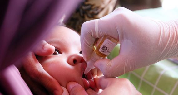 Vaksin Polio Se-Jabar Serentak Hari Ini - JPNN.com