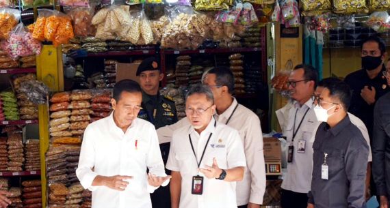 Presiden Jokowi Bersama Mendag Kunjungi Pasar Johar Baru - JPNN.com