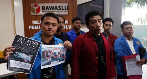 Jokowi Dilaporkan ke Bawaslu Seusai Pose 2 Jari - JPNN.com