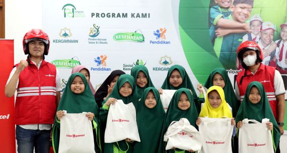 Kurir Lion Parcel Berbagi Bersama Anak Yatim & Dhuafa di Bulan Ramadan - JPNN.com