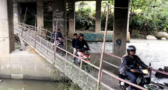 Jalur Alternatif Sepeda Motor Menuju Puncak Bogor - JPNN.com