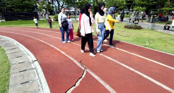 Jogging Track Alun-Alun Kota Bogor Rusak - JPNN.com