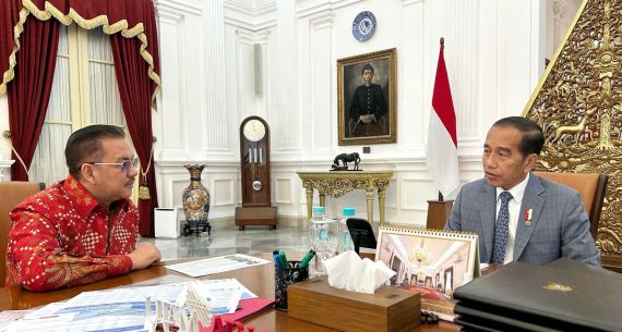 Denny JA Diskusi Empat Mata dengan Jokowi - JPNN.com