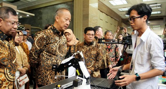 Penyerahan Alat Peraga Robotik untuk SMK Lingkungan BPSDMI - JPNN.com