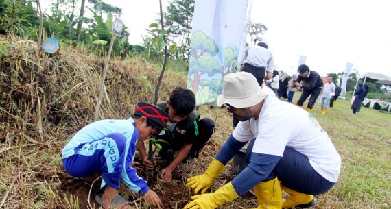 Penanaman 100 Pohon untuk Sejuta Harapan - JPNN.com