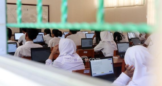 Siswa SMA N I Tajur Halang Jalani UNBK - JPNN.com