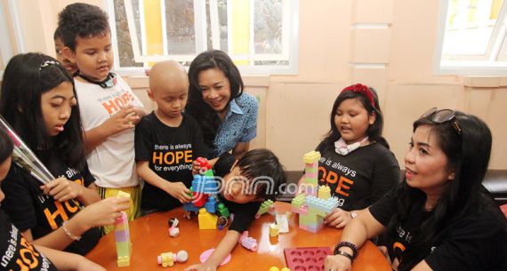 Sambut Hari Kartini, Blue Bird Berbagi dengan Anak-Anak Penderita Kanker - JPNN.com