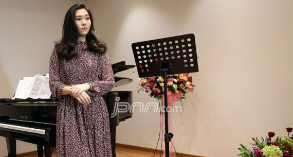 Penyanyi Isyana Sarasvati - JPNN.com