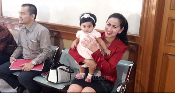 Vania Athabina, Putri Angkat Venna Melinda - JPNN.com