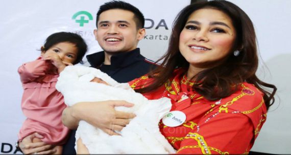 Olla Ramlan Melahirkan Anak Ketiga - JPNN.com