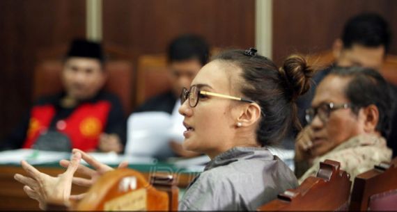 Nadine Chandrawinata Bersaksi di Sidang Gatot Brajamusti - JPNN.com