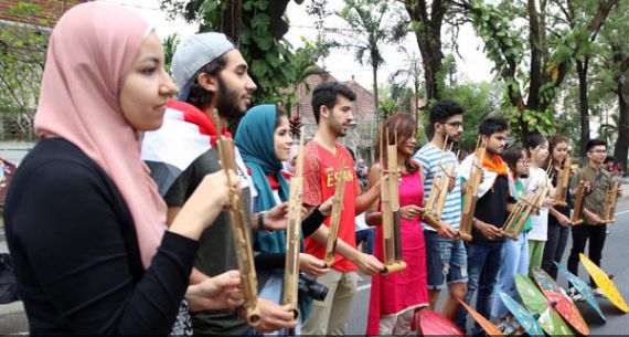 Mahasiswa Asing Pelajari Budaya Indonesia - JPNN.com