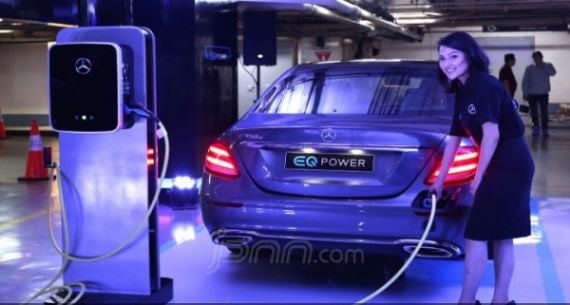 Mercedes-Benz Resmikan EQ Power Charging Station - JPNN.com