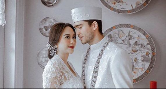 Congratulation, Aura Kasih dan Eryck - JPNN.com