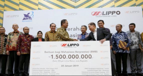 Lippo Serahkan Bantuan 1,5 M Kepada 10 PTN - JPNN.com