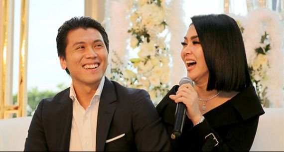 Syahrini dan Reino Barrack Gelar Konpers - JPNN.com