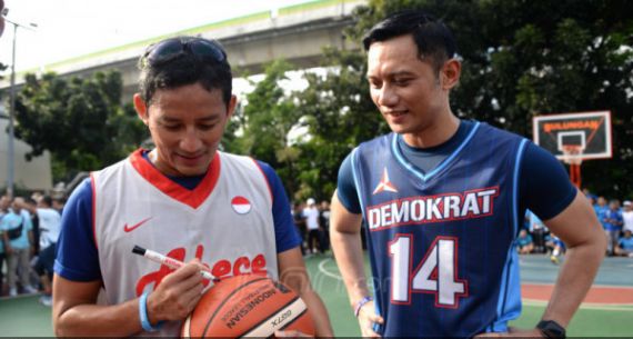 Sandiaga Uno Main Basket Bersama AHY - JPNN.com