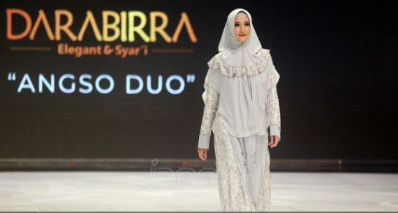 Inneke Koesherawati Tampil di Indonesia Fashion Week 2019 - JPNN.com