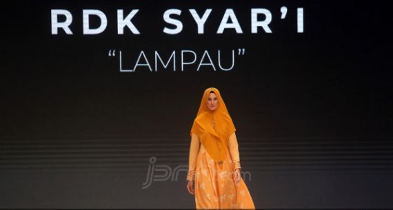 Perancang Busana RDK Syar'i Tampil di Indonesia Fashion Week 2019 - JPNN.com