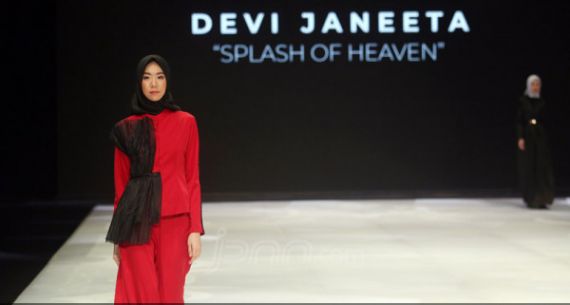 Perancang Busana Devi Janeeta Tampil di Indonesia Fashion Week 2019 - JPNN.com