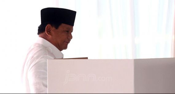 Prabowo Subianto Nyoblos di TPS 41 - JPNN.com