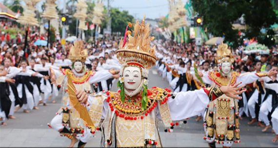 2019 Penari Bawakan Tari Telek Kolosal - JPNN.com