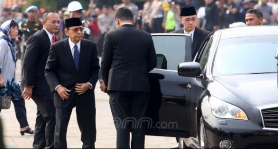 Wapres Ke 11 RI Boediono Hadiri Pemakaman Jenazah Almarhumah Ani Yudhoyono - JPNN.com