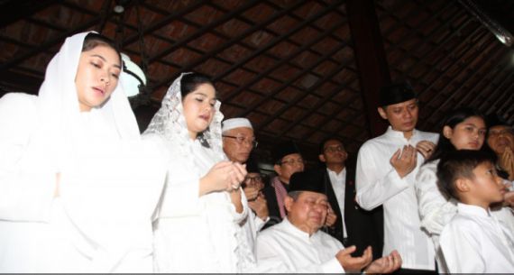 Jenazah Almarhumah Ani Yudhoyono Disemayamkan di Cikeas - JPNN.com