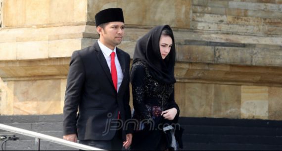 Emil Dardak dan Arumi Bachsin Hadiri Pemakaman Ani Yudhoyono - JPNN.com
