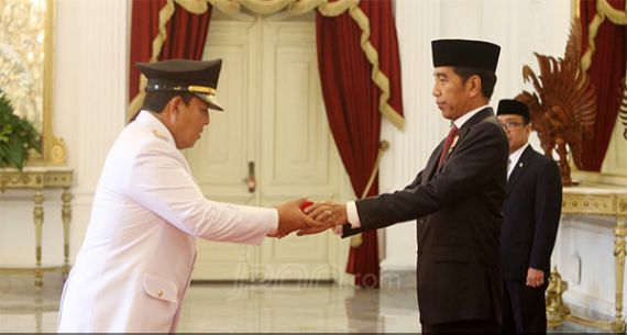 Presiden Serahkan Petikan Keputusan kepada Gubernur dan Wagub Lampung - JPNN.com