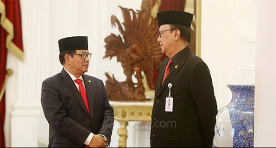 Seskab Pramono Anung dan Mengadri Tjahjo Kumolo - JPNN.com