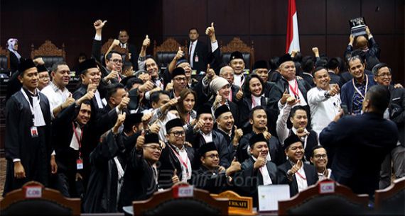 Tim Kuasa Hukum Jokowi-Amin Rayakan Kemenangan - JPNN.com