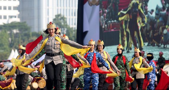 Tarian Rampak Kendang HUT Bhayangkara Polri - JPNN.com