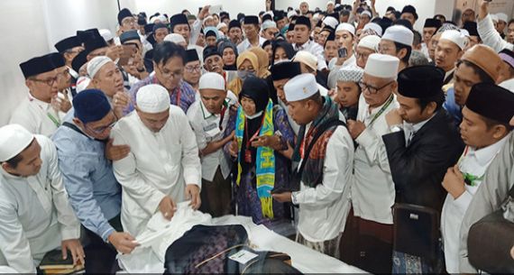 Jenazah Mbah Moen Disemayamkan di Daker - JPNN.com