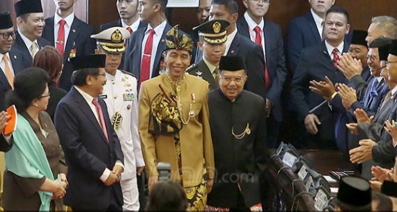 Sidang, Jokowi Pakai Baju Adat Suku Sasak - JPNN.com