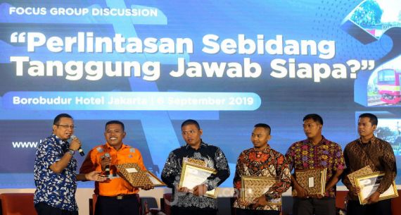 Dirut PT KAI Apresiasi Petugas dan Masyarakat Penjaga Palang Pintu Kereta Api - JPNN.com